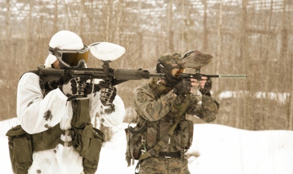 Święta coraz bliżej. Co kupić prawdziwemu mężczyźnie? Styl życia, LIFESTYLE - Święta Bożego Narodzenia coraz bliżej. Trafny wybór prezentu nigdy nie był i raczej nie będzie sprawą prostą. Najbardziej bezpieczną opcją jest oczywiście podarunek dostosowany do zainteresowań danej osoby.