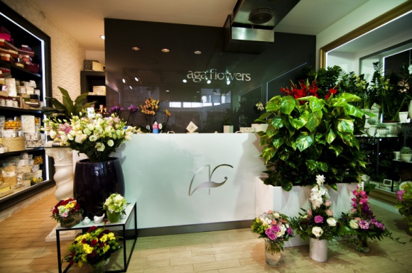 Kwiaciarnia jak butik – minimalizm w eleganckim stylu Styl życia, LIFESTYLE - Zmiana profilu wymaga także zmiany aranżacji, czego przykładem jest sieć kwiaciarni aga flowers zaprojektowana przez Forbis Group.
