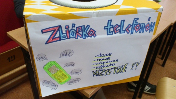 Szkolni wolontariusze pomagają misjonarzom Styl życia, LIFESTYLE - Zbierają zepsute telefony, by umożliwić etiopskim dzieciom wyjazd na obóz wakacyjny. W ten sposób wolontariusze z Zespołu Szkół Społecznych STO przy Fabrycznej w Białymstoku wspomagają akcję Salezjańskiego Wolontariatu Misyjnego „Młodzi Światu”.