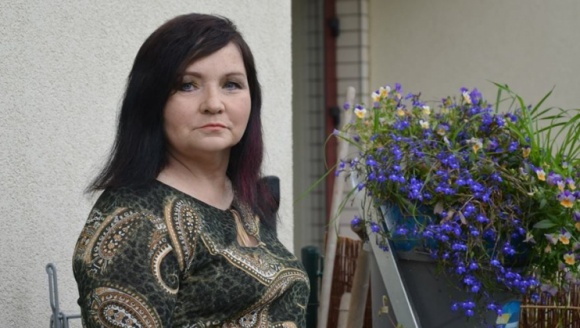 Ewa Gogolewska-Domagała - optymistka z wyboru Styl życia, LIFESTYLE - Przez wiele lat występowała jako piosenkarka. Los sprawił jednak, że ona, zawsze w biegu, w końcu musiała przestawić się na osiadły styl życia. Tyle że bezczynność nie jest dla niej, dlatego ostatnio dwukrotnie się przeprowadziła, a pasję muzyczną zamieniła na literacką.