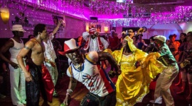 Sylwester na jeziorze, w zamku jak z Disneya czy wśród krokodyli? Styl życia, LIFESTYLE - Oferta imprez sylwestrowych z roku na rok jest coraz bogatsza, także jeśli chodzi o te zupełnie nietypowe pomysły na spędzenie ostatniej nocy w roku. Jakie niezwykłe sylwestrowe atrakcje czekają nas w 2014 roku?