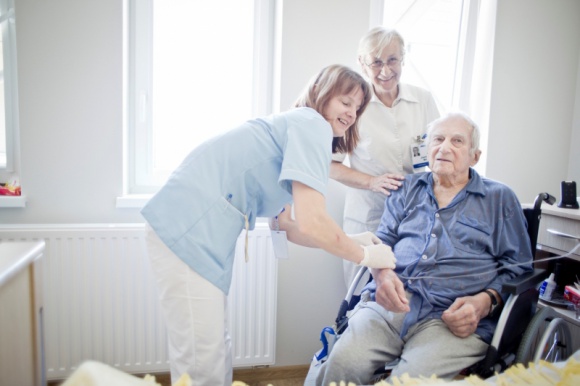 Ośrodki opieki długoterminowej w świadomości Polaków – opinie i wyzwania