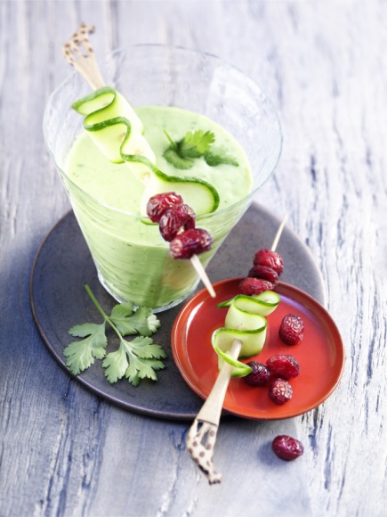 Zielony smoothie z żurawiną Styl życia, LIFESTYLE - Spróbuj modnego amerykańskiego drinka. Jest wyjątkowo kremowy dzięki awokado i niezwykły w smaku dzięki żurawinie.