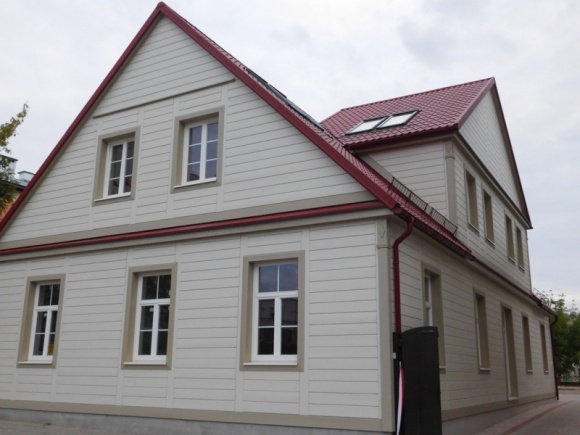 Szkoła 100-letnim domu. W Białymstoku Styl życia, LIFESTYLE - Stuletni dom przy Fabrycznej 10A został uratowany. Niszczejącą ruinę wyremontowała, działająca obok szkoła społeczna, zachowując oryginalny charakter budynku. Wkrótce rozpoczną się tam zajęcia szkolne.