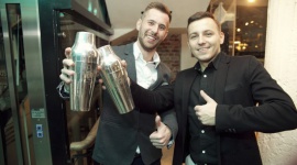 Znamy już zwycięzców ABSOLUT Shake It Up 5! Styl życia, LIFESTYLE - Piąta edycja ABSOLUT Shake It Up dobiegła końca! 25 najlepszych w Polsce zespołów barmańskich przez dwa dni walczyło o możliwość wyjazdu do Szwecji na globalny konkurs ABSOLUT Invite. Najlepszy okazał się duet z Warszawy