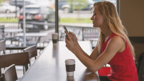 Aplikacje randkowe – popularne czy pomijane? Styl życia, LIFESTYLE - Szybkie tempo życia i dostęp do nowinek technologicznych skutecznie przenosi życie prywatne do strefy wirtualnej. Czy dotyczy to również szukania miłości i nawiązywania nowych znajomości?