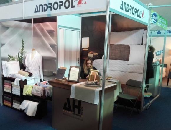 Hotelowe kolekcje Andropolu na Gastro-Hotel 2016 Styl życia, LIFESTYLE - Pościel, obrusy i najnowsze kolekcje tekstyliów łazienkowych - spółka Andropol SA prezentuje swoją ofertę dla branży hotelowej na targach Gastro - Hotel 2016 w Kołobrzegu. Tkaniny produkowane są w Białostockiej Wykończalni Tkanin.