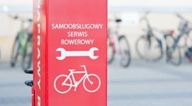 Wola Park przyjazny rowerzystom Styl życia, LIFESTYLE - Wiosna w pełni - najwyższy czas rozpocząć sezon rowerowy. Wola Park przypomina o ścieżkach rowerowych w dzielnicy, parku idealnym do relaksu i udogodnieniach dla cyklistów - dozorowanym parkingu oraz samoobsługowej stacji naprawy.