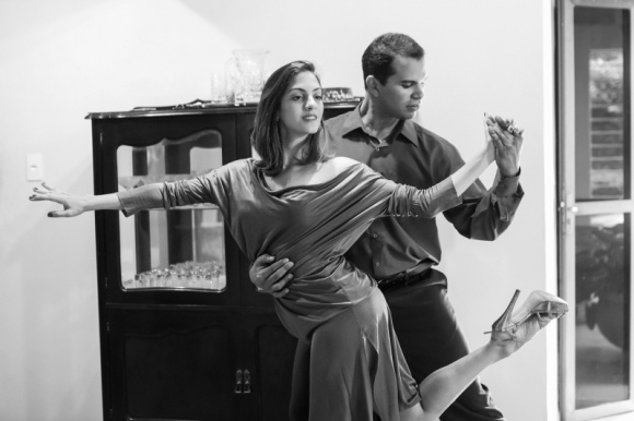 Jak rozpocząć przygodę z tańcem? Styl życia, LIFESTYLE - Wszystko zaczęło się od programów telewizyjnych w stylu „You Can Dance” i „Taniec z gwiazdami”, dzięki którym mnóstwo osób odkryło w sobie poczucie rytmu i potrzebę ruchu. Potem dołączyła do tego moda na zumbę oraz inne odmiany łączące taniec i fitness.