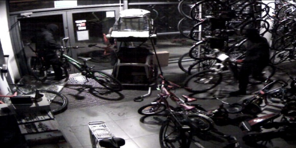 Złodzieje ukradli na Śląsku 4 wysokiej klasy rowery Problemy społeczne, BIZNES - W ostatni weekend doszło w Mikołowie do kradzieży czterech wysokiej jakości rowerów. Z siedziby polskiej firmy Taurus, która jest m.in. oficjalnym dystrybutorem rowerów marek BMC i Kreidler, skradziono jednoślady o wartości rynkowej na poziomie ok. 85 tys. zł.