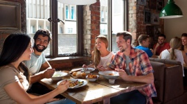 10 pomysłów na spędzenie czasu z przyjaciółmi Styl życia, LIFESTYLE - Groupon inspiruje do kreatywnego spędzania czasu w gronie najbliższych