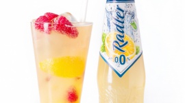 Wakacyjne spotkania na luzie Styl życia, LIFESTYLE - Wakacje to idealny czas na nieśpieszne spotkania w gronie przyjaciół. Spontaniczna impreza w plenerze, zorganizowana ze znajomymi, nie wymaga skomplikowanych przygotowań. Proste patenty na letnie spotkania na luzie przedstawia Warka Radler 0,0%.