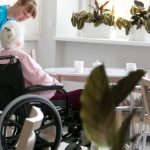 Jest popyt na profesjonalną opiekę dla seniorów