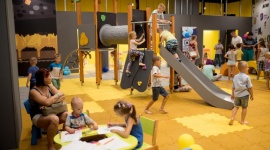 W Bytomiu otwarto Bajtel Plac Styl życia, LIFESTYLE - Dzieci mogą już korzystać z bezpłatnej i nowoczesnej strefy zabaw. Bajtel Plac w Agorze Bytom, to wyjątkowe atrakcje dla najmłodszych oraz udogodnienia dla rodziców. Obiekt jest dostępny w godzinach otwarcia galerii. Wstęp wolny.