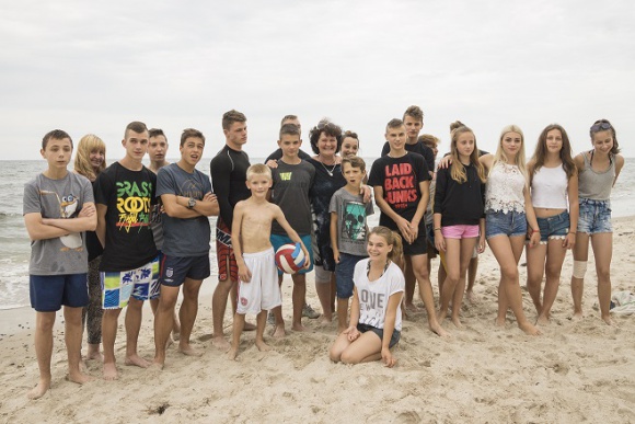 Domy Pełne Śmiechu w Łukęcinie Problemy społeczne, BIZNES - Celem kampanii Domy Pełne Śmiechu jest dostarczenie pozytywnych emocji: radości, uśmiechu i szczęścia podopiecznym placówek opiekuńczo-wychowawczych w całej Polsce.