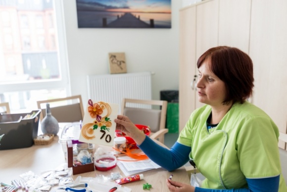 Zobacz, jak działa nowoczesne centrum seniora – Dzień Otwarty Angel Care Styl życia, LIFESTYLE - Bezpłatne konsultacje lekarskie, międzypokoleniowe warsztaty artystyczne, kurs nordic walking. To tylko kilka atrakcji przygotowanych przez Angel Care w ramach Dnia Otwartego dla seniorów i ich rodzin. Już w sobotę (15 października) od godziny 10.00. Wstęp wolny.
