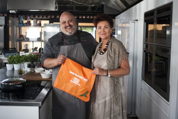 Nie marnuj jedzenia - to takie proste. Styl życia, LIFESTYLE - 16 października obchodziliśmy Światowy Dzień Żywności. W tym roku po raz kolejny do akcji edukacyjnej prowadzonej przez Banki Żywności włączyła się Akademia Kulinarna Whirlpool na czele z jej szefem, Marco Ghia.