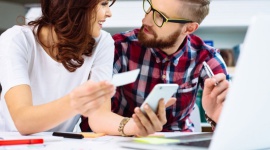 SMS-y są z nami od 24 lat! Styl życia, LIFESTYLE - 3 grudnia swoje 24 urodziny obchodzi SMS. Choć z założenia miał on być narzędziem alarmowym, któremu nikt nie wróżył sukcesu, podbił współczesny świat komunikacji i na stałe zagościł w naszej codzienności.