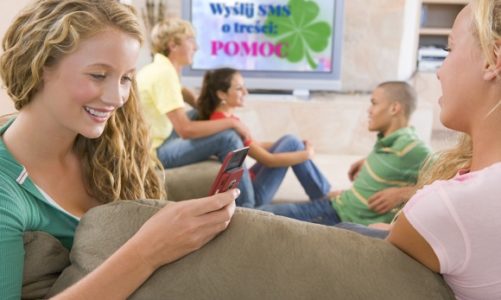 Polacy chętnie pomagają, także przez SMS
