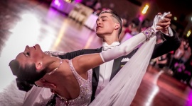 Największa na Dolnym Śląsku szkoła tańca od soboty w Magnolia Park Styl życia, LIFESTYLE - Zmysłowa rumba, energetyzująca salsa, kształtujący sylwetkę Pole Dance czy uwielbiany przez dziewczynki balet. A to wszystko w towarzystwie mistrzów tańca, w 4 salach, na 800-metrowej powierzchni. W sobotę w Magnolia Park rusza Centrum Tańca Champion Team.