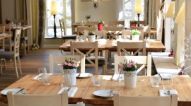 Z miłości do architektury i gotowania Styl życia, LIFESTYLE - Justyna, Agnieszka i Wojciech to trójka przyjaciół architektów, którzy poznali się podczas studiów. Łączy ich zamiłowanie do piękna, wykonywany zawód, bliskie relacje oraz... wspólna restauracja.