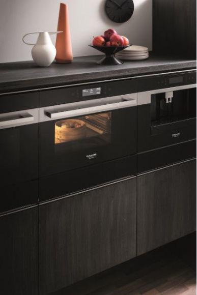 Mikrofala – szkodliwe mity Styl życia, LIFESTYLE - Wokół kuchenek mikrofalowych krąży wiele mitów, które sugerują, iż potrawy podgrzewane w tym sprzęcie są gorszej jakości, niż np. te z klasycznego piekarnika. Czy faktycznie powinniśmy obawiać się kuchenki mikrofalowej?