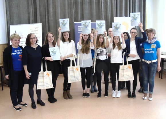 Języki to ich pasja. Finał konkursu Poliglota 2017 Styl życia, LIFESTYLE - Osiemnastka najlepszych uczniów z podlaskich szkół stanęła w szranki międzyszkolnego konkurs Poliglota 2017. Finaliści musieli wykazać się znakomitą znajomością dwóch języków – w mowie i piśmie.