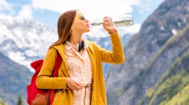 Czas na zmiany. 4 rzeczy, które warto zrobić jeszcze tej wiosny Styl życia, LIFESTYLE - Wiosna to okres wielkich przemian – nie tylko w naturze. Coraz dłuższe i cieplejsze dni budzą w nas chęć do życia, ale również pragnienie zmian. Jest to więc idealny moment, by pomyśleć o sobie i wprowadzić w swoim życiu małą rewolucję.