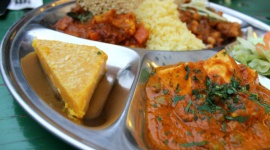 Test znajomości kultury indyjskiej Styl życia, LIFESTYLE - Trwająca wizyta wicepremiera Indii w Polsce to znakomity powód, aby pogłębić wiedzę o kulturze indyjskiej. Praktycznym sposobem na jej poznawanie jest, obok studiowania „Ramayany”, okazjonalne zamówienie dania kuchni indyjskiej, którego nigdy wcześniej nie próbowaliśmy.