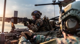 Pierwsze takie ASG w Polsce. Tak było na Asgard City Styl życia, LIFESTYLE - Ponad 70 budynków, 20 pojazdów i 600 świetnie przygotowanych uczestników po dwóch stronach konfliktu. Po 28 godzinach walk zakończyło się Asgard City - największa airsoftowa symulacja CQB w Europie, która odbyła się na poligonie w Wędrzynie.