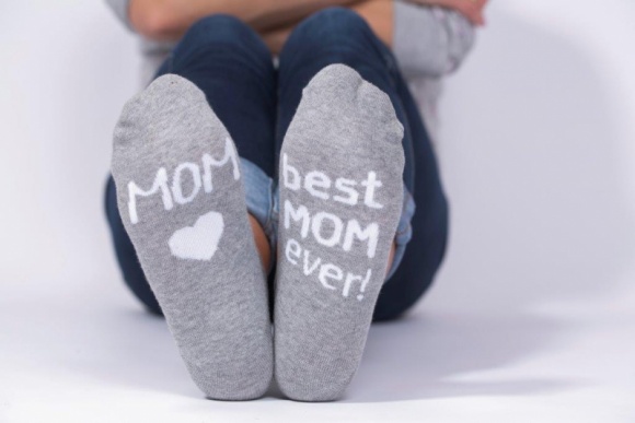 Podaruj mamie i tacie prezent od serca Styl życia, LIFESTYLE - 26 maja i 23 czerwca to dwie bardzo ważne daty, o których pamiętają wszystkie dzieci. W te dni warto pokazać swojej mamie i swojemu tacie, że są dla nas najważniejsi i podarować im prezent od serca. Sieć handlowa Netto przygotowała z tej okazji specjalną ofertę.