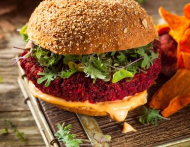 Wegetariańskie barbecue: Soczyście warzywne burgery z buraka