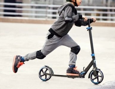 NIEZWYKŁA DESKOROLKA, WYCZYNOWA HULAJNOGA I ROLKI – LIDL Z POMYSŁAMI NA BARDZO A