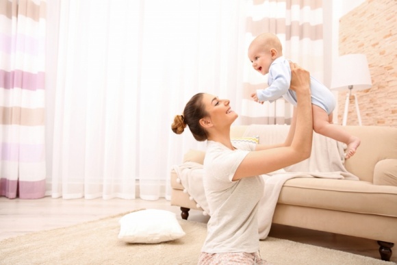 Zabawy, które pobudzają rozwój dziecka. Bezpłatne warsztaty Styl życia, LIFESTYLE - Rozrywka może pobudzać zmysły, budować więzi, zwiększać poczucie bezpieczeństwa. Przekonają się o tym uczestniczki warsztatów „Spotykamy Mamy” w Agorze Bytom. Kolejne spotkanie we wtorek o godz. 11.00. Wstęp wolny.