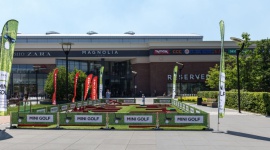 Magnolia Park na lato. Trzy powody, dla których warto tu być Styl życia, LIFESTYLE - Rozgrywki w minigolfa, półkolonie w rytmie tańca, warsztaty edukacyjne ze Smerfetką. Magnolia Park udowadnia, że wakacje mogą być ciekawe, nawet kiedy spędzamy je w mieście.