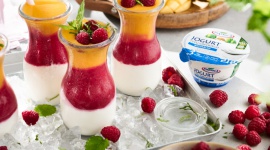 Lato pod znakiem jogurtów naturalnych od OSM Piątnica Styl życia, LIFESTYLE - W okresie letnim jogurty naturalne zajmują obowiązkową pozycję na liście zakupów większości konsumentów. Znane jeszcze ze starożytności, pożądane są ze względu na swoje właściwości lecznicze i odżywcze.