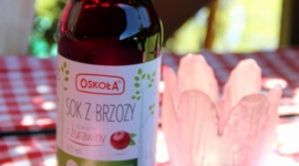 Oskoła i jej 4 owocowe smaki Styl życia, LIFESTYLE - Sok z brzozy wzbogacony o smaczne i zdrowe soki owocowe to podwójna dawka smaku i energii! Dlatego Oskoła Dary Lasu występuje między innymi w czterech owocowych smakach, z których każdy wyróżnia się wyjątkowymi właściwościami. Warto wypróbować je wszystkie, jeszcze tego lata!