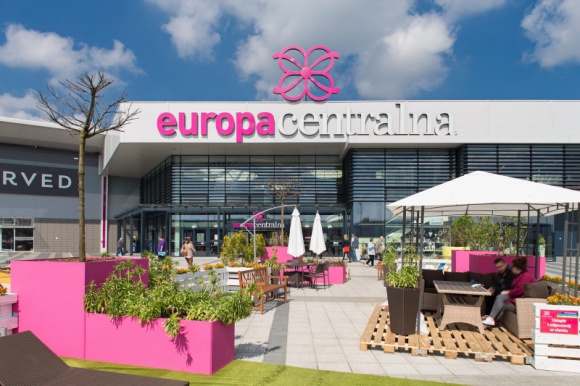 Finał wyprzedaży, czyli tak tanio jeszcze nie było! Styl życia, LIFESTYLE - 77% obniżki to zdecydowanie atrakcyjna promocja. Takimi okazjami kuszą pod koniec lipca sklepy w gliwickiej Europie Centralnej. Warto wybrać się tam na zakupy i oddać się przyjemności zakupów bez konieczności martwienia się o stan swojego portfela.