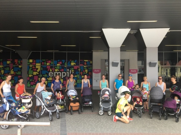 Aura Centrum zaprasza Mamy na ostatnie letnie treningi Styl życia, LIFESTYLE - Przed nami ostatnie treningi dla mam, organizowane przez Aura Centrum Olsztyna! W dwa kolejne wtorki, tj. 22.08 i 29.08 o godz. 11.00, Aura zaprasza wszystkie zabiegane mamy razem z pociechami w wózkach na bezpłatne, otwarte spotkania na świeżym powietrzu.