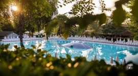 Na wakacje do Włoch we wrześniu Styl życia, LIFESTYLE - Rodzinne wakacje we wrześniu? We Włoszech temperatura nadal pozwala na kąpiele w morzu, ale słońce grzeje troszkę słabiej, dzięki czemu przyjemnie spaceruje się po wąskich uliczkach włoskich miast.