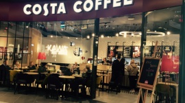 Na kawę do Serenady! – nowy lokal COSTA COFFEE w Krakowie już otwarty Styl życia, LIFESTYLE - W ubiegły piątek, 27 października br. mieszkańcy Krakowa tłumnie pojawili się na otwarciu galerii handlowej Serenada, znajdującej się w obrębie dzielnicy Mistrzejowice. Wśród najemców nowego kompleksu nie mogło zabraknąć COSTA COFFEE.