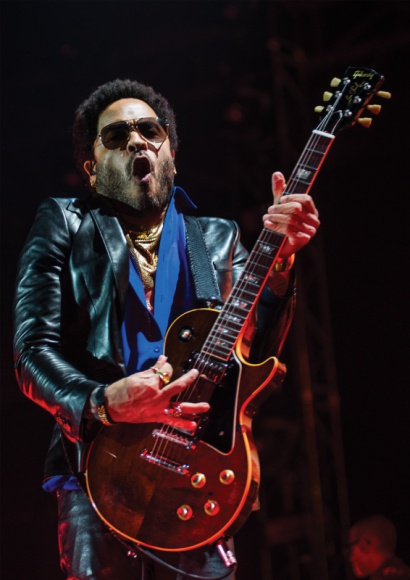 Zobacz zdjęcia, „usłysz” muzykę. Niecodzienna wystawa w Bytomiu Styl życia, LIFESTYLE - 34-letni mieszkaniec Dąbrowy Górniczej robił zdjęcia gwiazdom, między innymi Stingowi, Metallice czy Lenny’emu Kravitzowi. Jego prace zachwycają nie tylko fanów, ale również muzyków, których fotografuje.