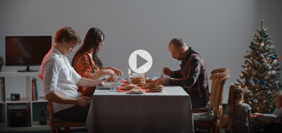 #PodzielSięŚwiętami. Wzruszająca reklama na Święta, która niczego nie reklamuje Styl życia, LIFESTYLE - #PodzielSięŚwiętami. Obejrzyj, udostępnij i zrób komuś prezent od serca. Całkowicie za darmo.