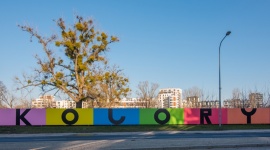 Sztuka Marka Sobczyka w nietypowym miejscu Styl życia, LIFESTYLE - Autentyczne dzieło artysty zdobi ogrodzenie przyszłego placu budowy nowego osiedla.