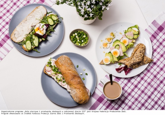 Ekspert obala mity na temat pieczywa Styl życia, LIFESTYLE - Pieczywo to jeden z najpopularniejszych składników w codziennym jadłospisie Polaków. 70% konsumentów deklaruje, iż codziennie lub prawie codziennie kupuje produkty z tej kategorii