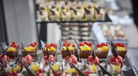 Deli Catering wsparło kulinarnie mecz Polska-Korea Styl życia, LIFESTYLE - Za nami mecz towarzyski z Koreą Południową. Wydarzenie wsparł kulinarnie lider na rynku usług cateringowych w zakresie kulinariów eventowych, marka Deli Catering.