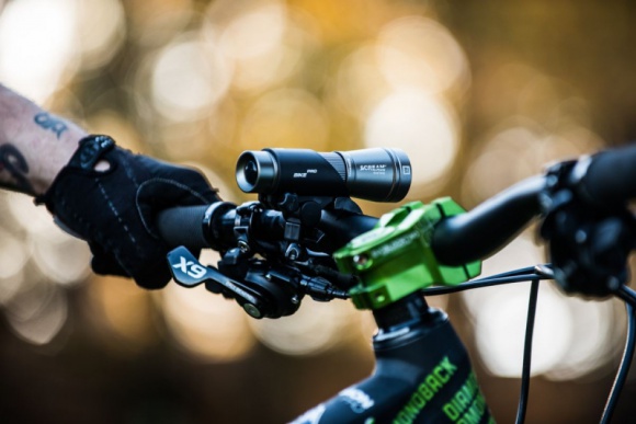 Co zabrać na długie podróże rowerem? Mactronic poleca lampę Scream Styl życia, LIFESTYLE - Jest ergonomiczna, skuteczna w każdych warunkach, wydajna i wytrzymała. Lampa rowerowa Scream to dobry wybór dla każdego, kto lubi aktywny wypoczynek i potrzebuje uniwersalnego oświetlenia.