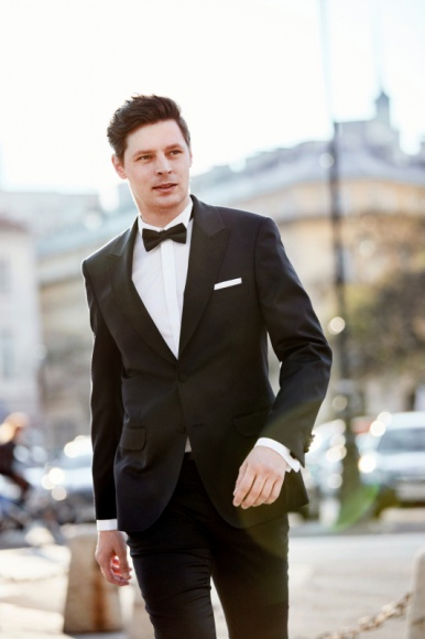 Stylizacja Pana Młodego Styl życia, LIFESTYLE - Stylizacja Pana Młodego powinna być dopracowana w najdrobniejszych detalach. Jak wybrać odpowiedni garnitur lub smoking? Jak dobrać koszulę, obuwie i dodatki? W poszukiwaniu idealnie skompletowanego stroju, warto zapoznać się z ofertą marki Vistula.