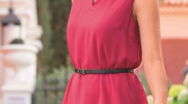 Zmysłowa, elegancka, uniwersalna – kilka słów o czerwonej sukience Styl życia, LIFESTYLE - Utarło się, że w szafie stylowej kobiety musi wisieć "mała czarna", która ma być sukienką na każdą okazję.