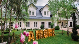 7 Faux pas na weselu-jak ich uniknąć Styl życia, LIFESTYLE - Zawarcie związku małżeńskiego to wyjątkowy moment, traktowany zwykle przez narzeczonych jako jedno z najważniejszych wydarzeń w życiu. Zarówno organizując wesele, jak i będąc gościem, warto pamiętać o kilku zasadach, które sprawią, że unikniemy popełnienia niepotrzebnych faux pas